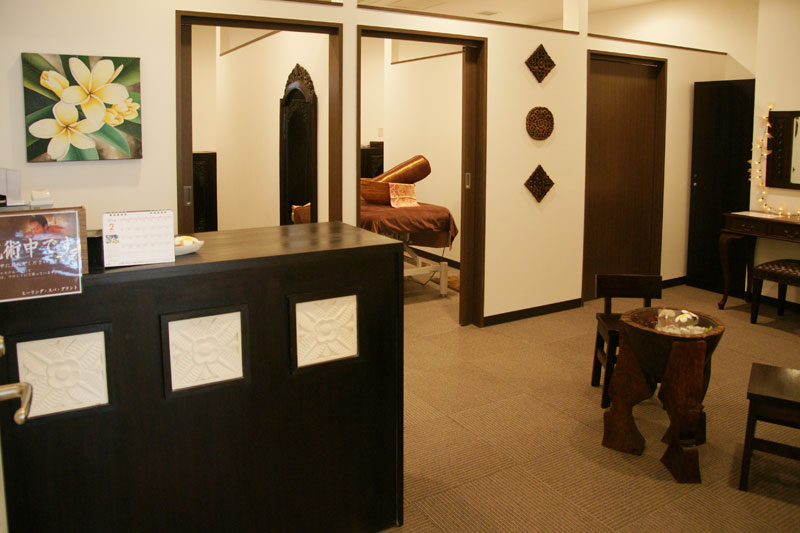 アジアンオーダー家具事例 オリジナル仕様の壁面収納
