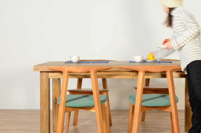 アジアン家具KAJAチーク無垢材のダイニングテーブル